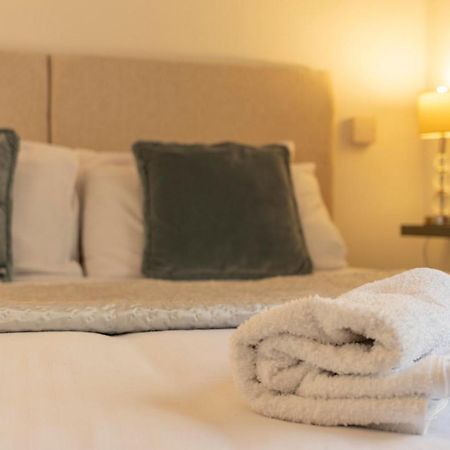 **Sunny And Bright, Thatchers Rock One Bed Beach Front Apartment*** Torquay Buitenkant foto
