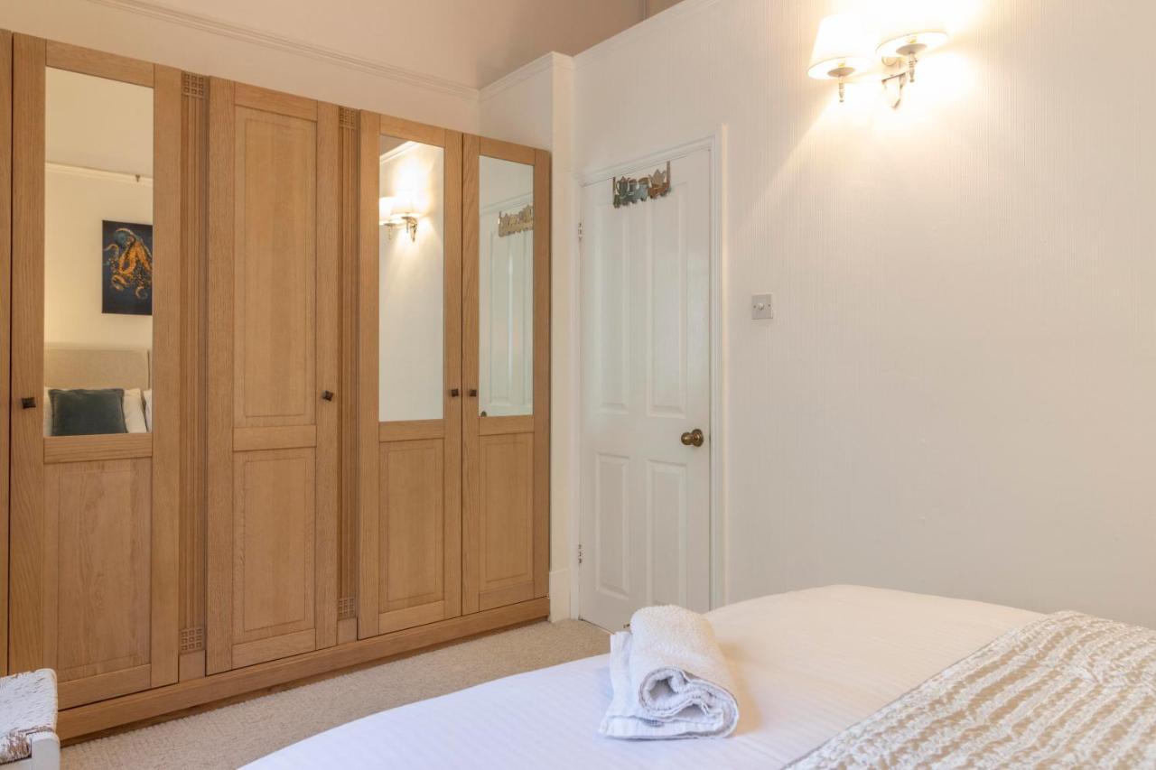**Sunny And Bright, Thatchers Rock One Bed Beach Front Apartment*** Torquay Buitenkant foto