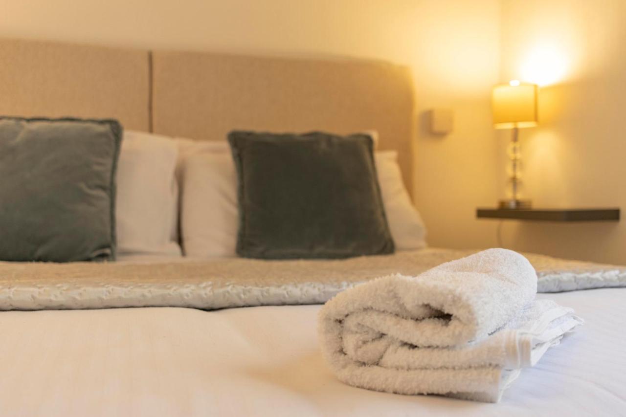 **Sunny And Bright, Thatchers Rock One Bed Beach Front Apartment*** Torquay Buitenkant foto