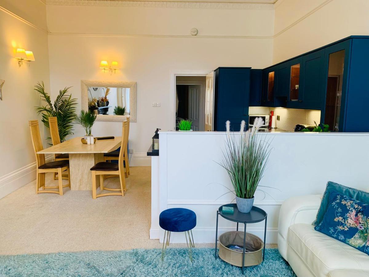 **Sunny And Bright, Thatchers Rock One Bed Beach Front Apartment*** Torquay Buitenkant foto