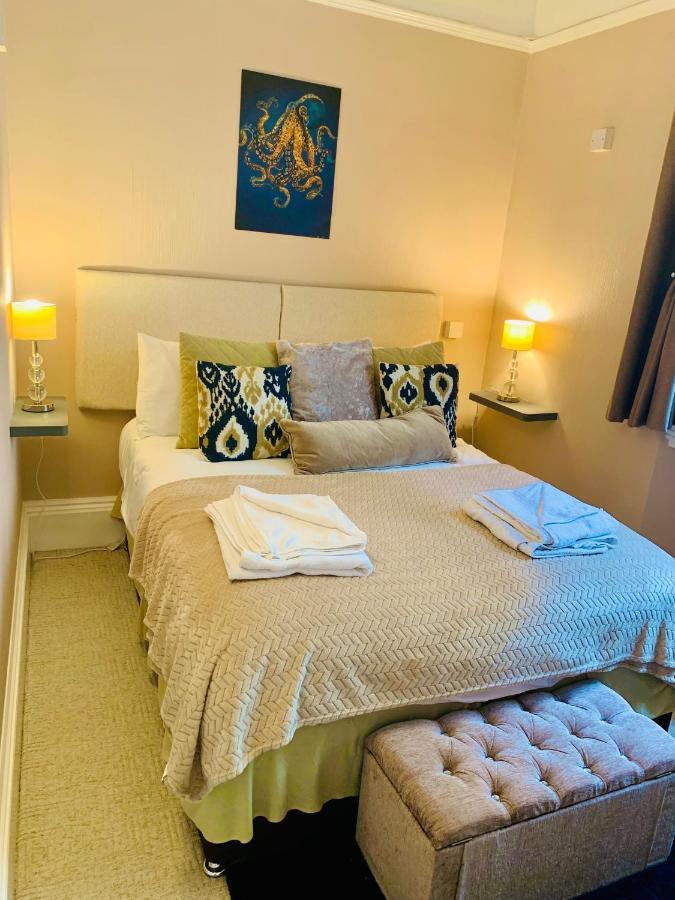 **Sunny And Bright, Thatchers Rock One Bed Beach Front Apartment*** Torquay Buitenkant foto