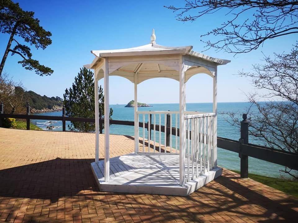**Sunny And Bright, Thatchers Rock One Bed Beach Front Apartment*** Torquay Buitenkant foto
