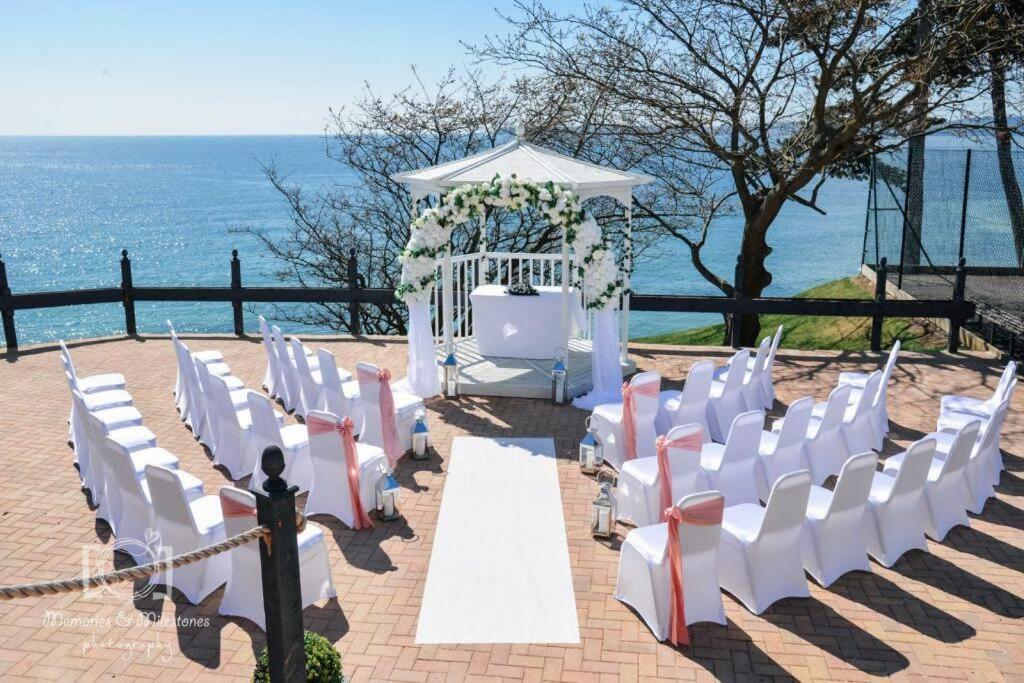 **Sunny And Bright, Thatchers Rock One Bed Beach Front Apartment*** Torquay Buitenkant foto