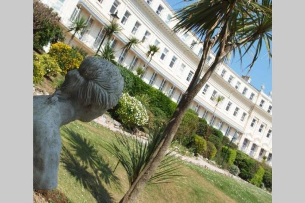 **Sunny And Bright, Thatchers Rock One Bed Beach Front Apartment*** Torquay Buitenkant foto